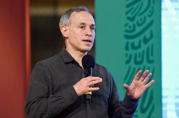 Salió del hospital Hugo López-Gatell después de haberse infectado de Covid-19