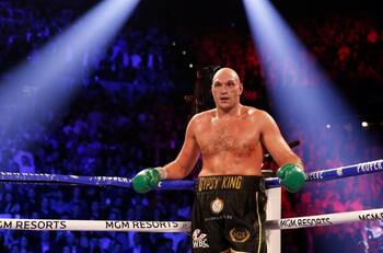 VIDEO | Tyson Fury amaga con golpear a Jake Paul