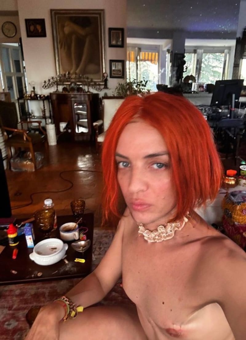 La hija de Camilo Sesto en topless