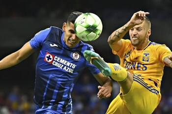 VIDEO | Así fue la polémica jugada que derivó la expulsión de Miguel Herrera y ‘Diente’ López