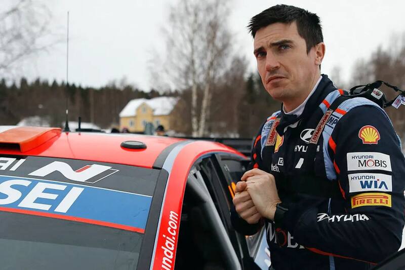 El piloto falleció inmediatamente, mientras que el copiloto sufrió heridas graves.