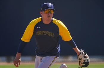 Milwaukee Brewers de Luis Urías firmaron jardinero estelar