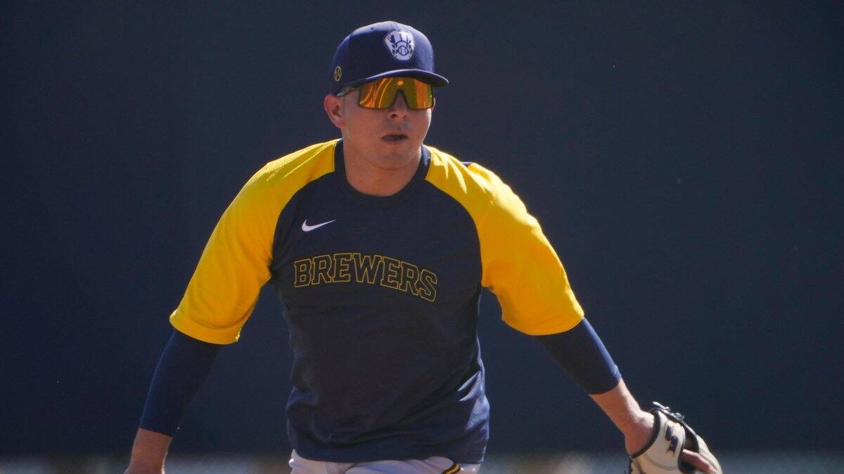 Milwaukee Brewers de Luis Urías firmaron jardinero estelar