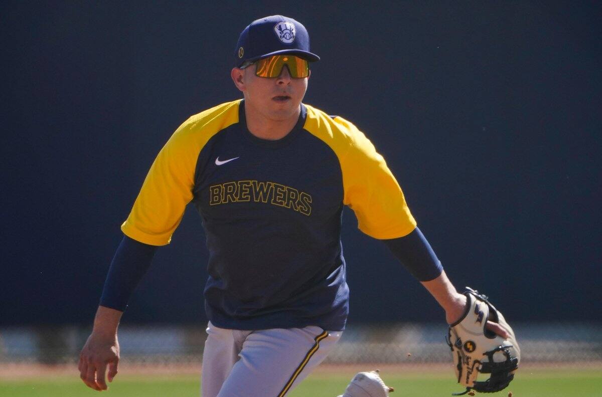 Milwaukee Brewers de Luis Urías firmaron jardinero estelar