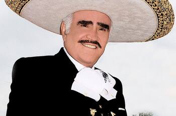 Así es la tumba de Vicente Fernández, le colocaron la escultura de un charro a caballo
