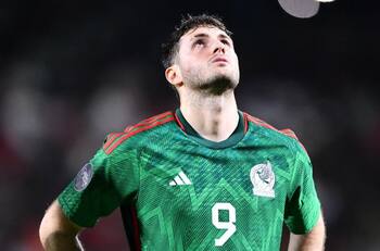 VIDEO | Así fue la increíble falla de Santiago Giménez frente a Surinam que podría apartarlo del 11 titular del TRI