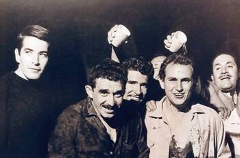 Se viraliza foto de Enrique Rocha junto a Gabriel García Márquez