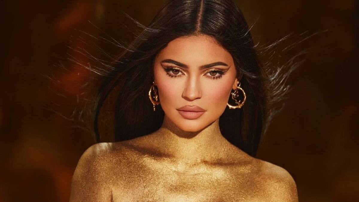 Con una sexi foto, Kylie Jenner anunció en Instagram su línea especial de cosméticos por su cumpleaño