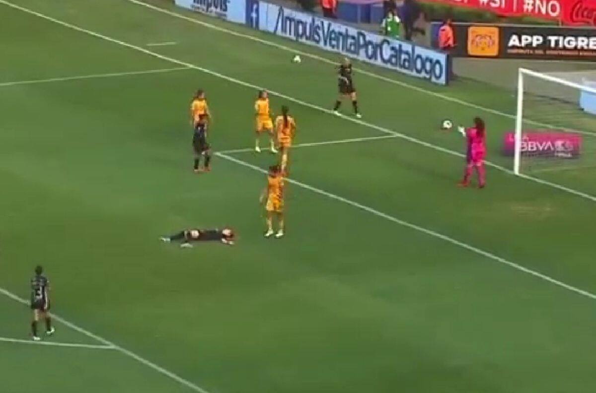 VIDEO | Así fue el duro golpe de Bianca Sierra a Katty Martínez en la Liga MX Femenil