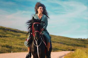 Hercai: Ebru Sahin, la protagonista, habla de las enseñanzas de respeto a sí misma que le dejó su personaje