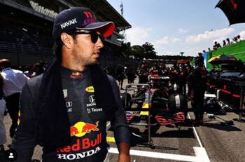 Checo Pérez recibe invitación de otra categoría para competir en el futuro