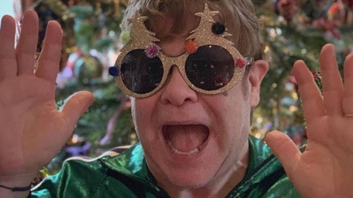 Elton John cumple 74 años, conoce más sobre el cantante emblemático