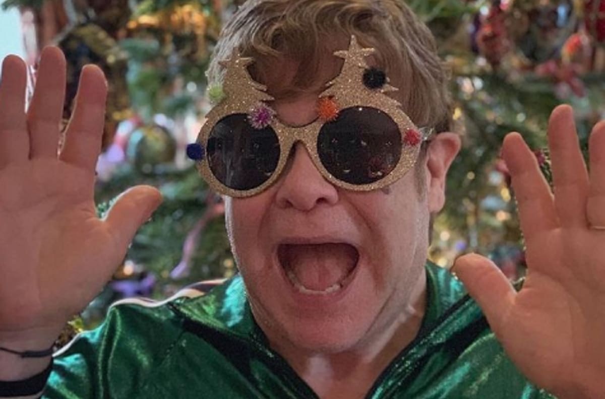 Elton John cumple 74 años, conoce más sobre el cantante emblemático