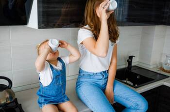 Maternidad: ¿Es bueno o malo darles té a los bebés?