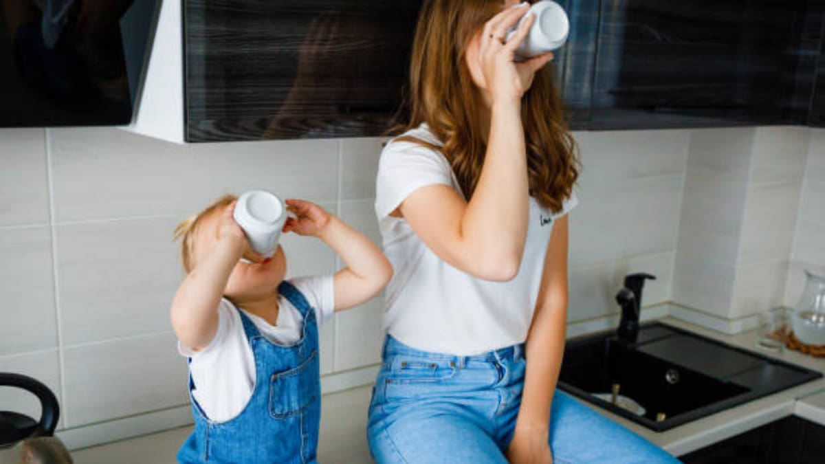 Maternidad: ¿Es bueno o malo darles té a los bebés?