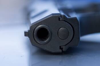 Crimen pasional: Balaceó a su exnovia en Waltmart e intentó suicidarse