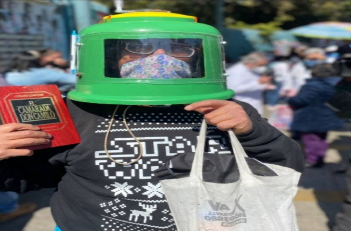 Mexicano crea "casco anticovid" para evitar contagios de ómicron