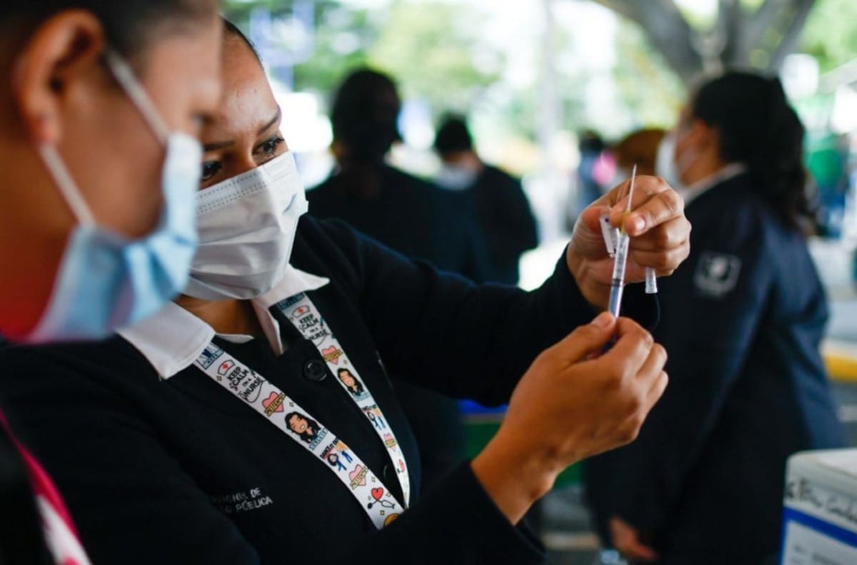 Último día de aplicación de dosis de refuerzo para adultos de 30 a 39 años en la CDMX