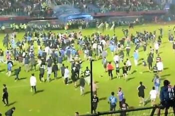 VIDEO | Tragedia en el futbol de Indonesia se reportan 127 fallecidos
