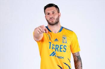¡Gignac arremete contra periodista en Instagram!