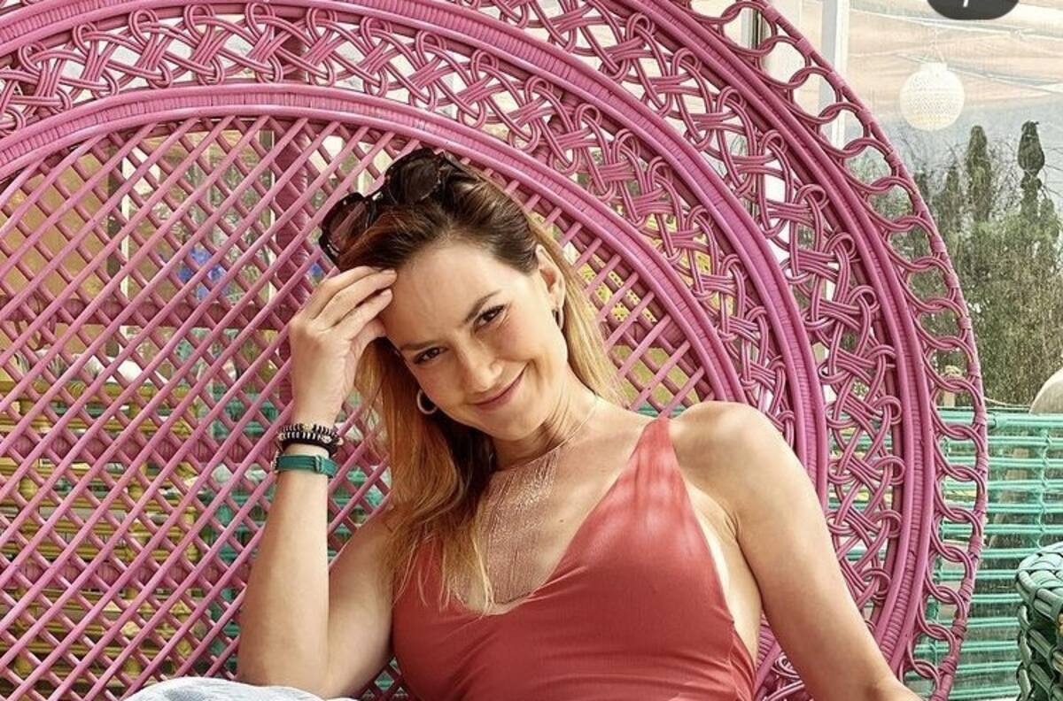 A Altair Jarabo no le importan las críticas por los 19 años que le lleva su esposo