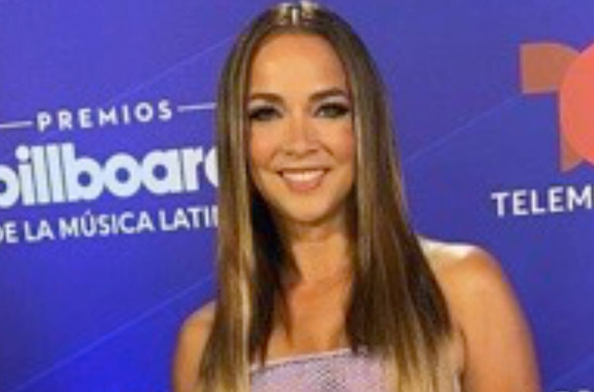 Adamari López enciende los Premios Billboard con vestido transparente