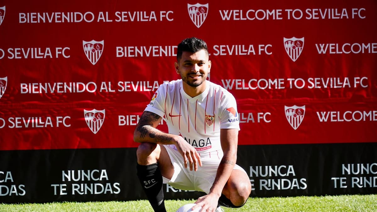 Director deportivo del Sevilla reveló clave para llegada de Tecatito
