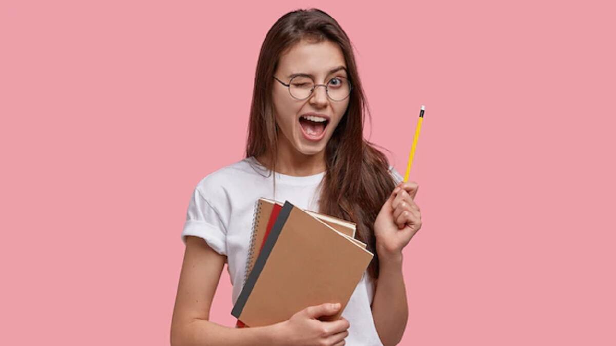 Mujer se vuelve millonaria vendiendo fotos para adultos y beca a estudiantes