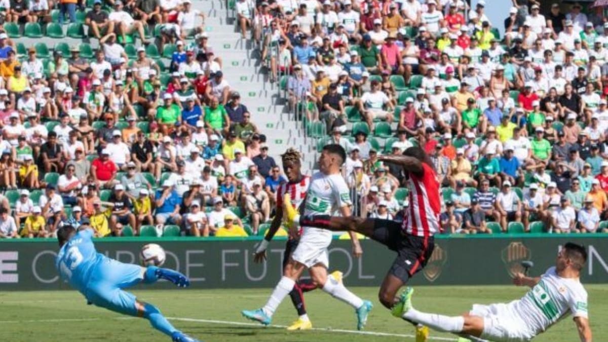 VIDEO | El grosero error de Enzo Rocco, exjugador de Cruz Azul en el partido entre Elche y Athletic