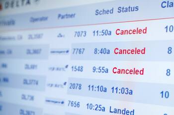 Estados Unidos cancela 2,500 vuelos en el primer día del 2022