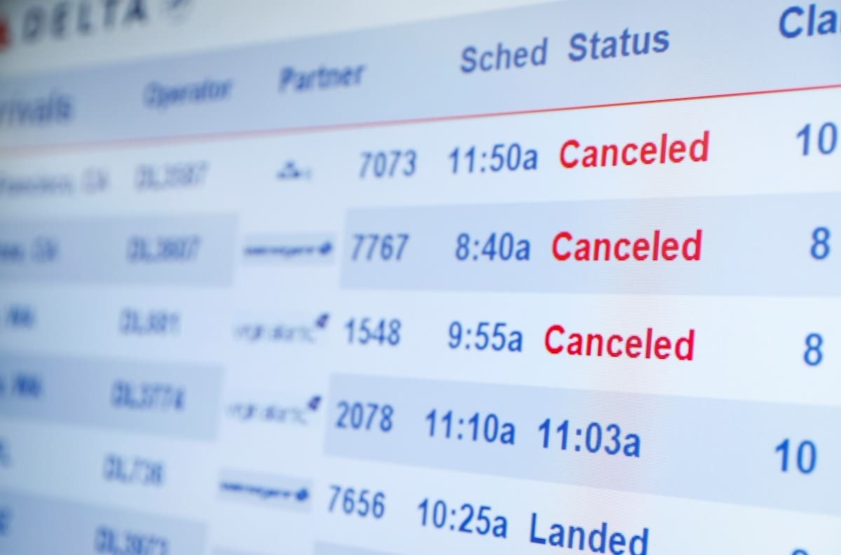 Estados Unidos cancela 2,500 vuelos en el primer día del 2022