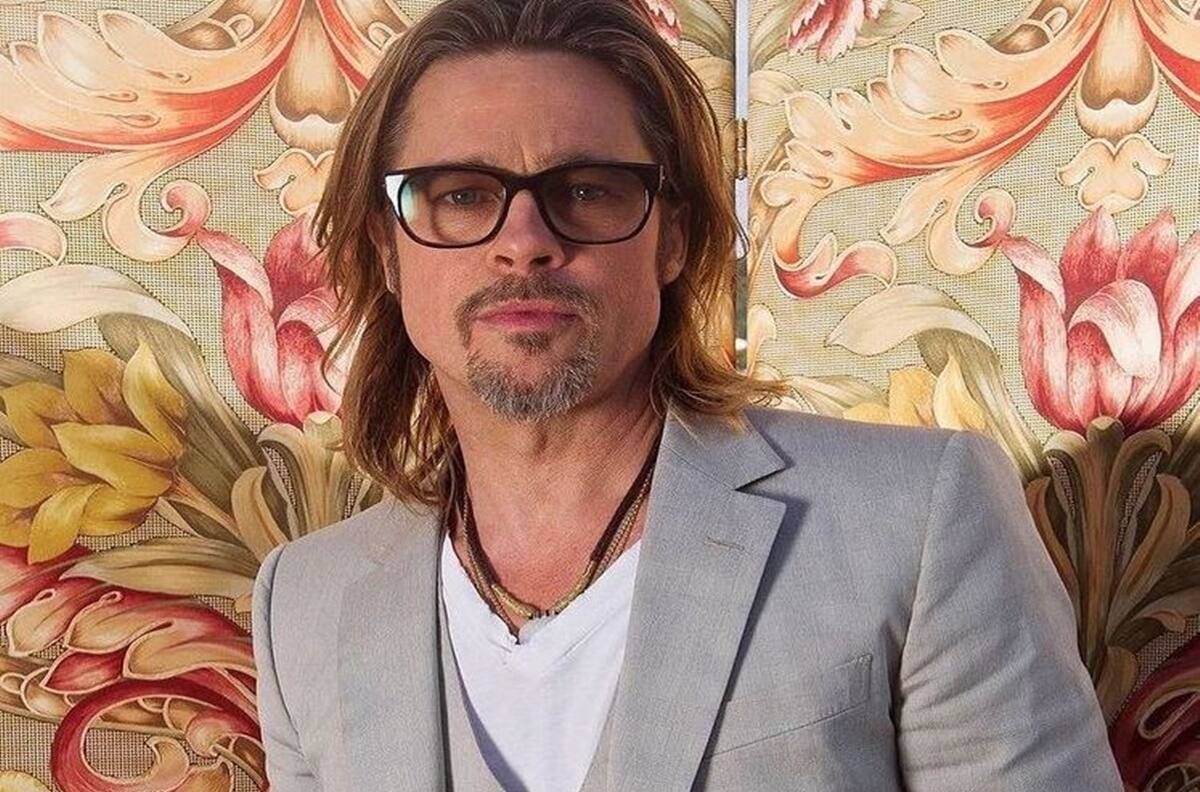 Preocupa la salud de Brad Pitt. salió de un hospital en silla de ruedas