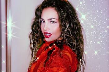 "La mujer es dueña y señora de su cuerpo": Thalía responde con impactantes fotos a polémicos comentarios de Arcángel