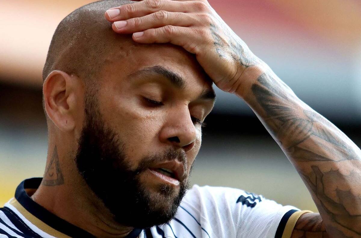 Pumas en problemas con patrocinador por culpa de Dani Alves