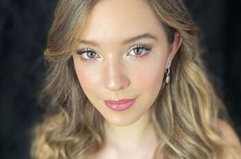 Mía Rubín, hija de Andrea Legarreta, se muestra muy enamorada de su novio, Tarik Othón