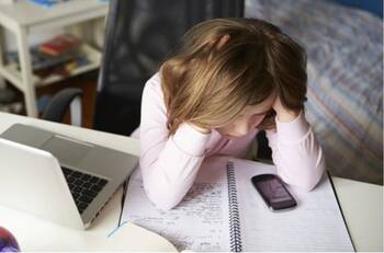 Suspenden a 300 estudiantes de secundaria por hacer ciberbullying en Italia