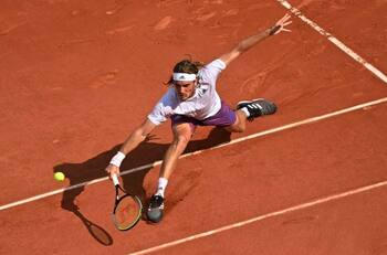 Tsitsipás no se vacunará contra Covid-19 hasta que sea obligatorio para competir