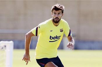 El futbolista Gerard Piqué cambia de look pero ... ¿qué opina Shakira?