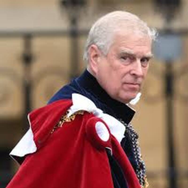 El príncipe Andrés tenía 72 osos de peluche en su habitación de Buckingham.