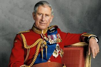 ¿Cuántos años tiene el Rey Carlos III, sucesor de la Reina Isabel II?