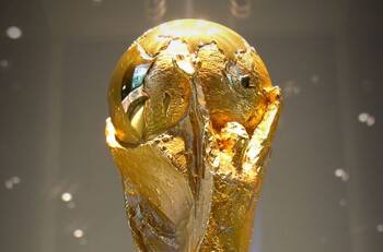 UEFA revisa condiciones laborales de trabajadores en Catar 2022