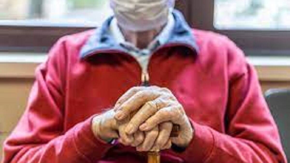 Familia mató a golpes al abuelo para cobrar bonos: Fingieron que murió de COVID