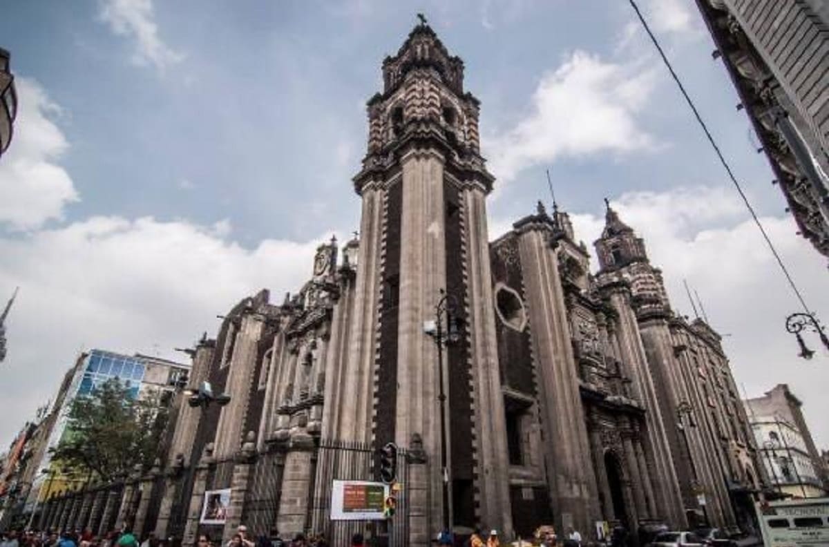 Sacerdote es suspendido por faltas a la moral, tras ser encontrado con una mujer