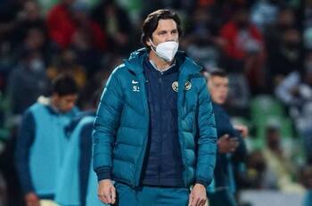 "No pudo con la presión": Hinchas del América estallaron contra Santiago Solari y exigen su salida