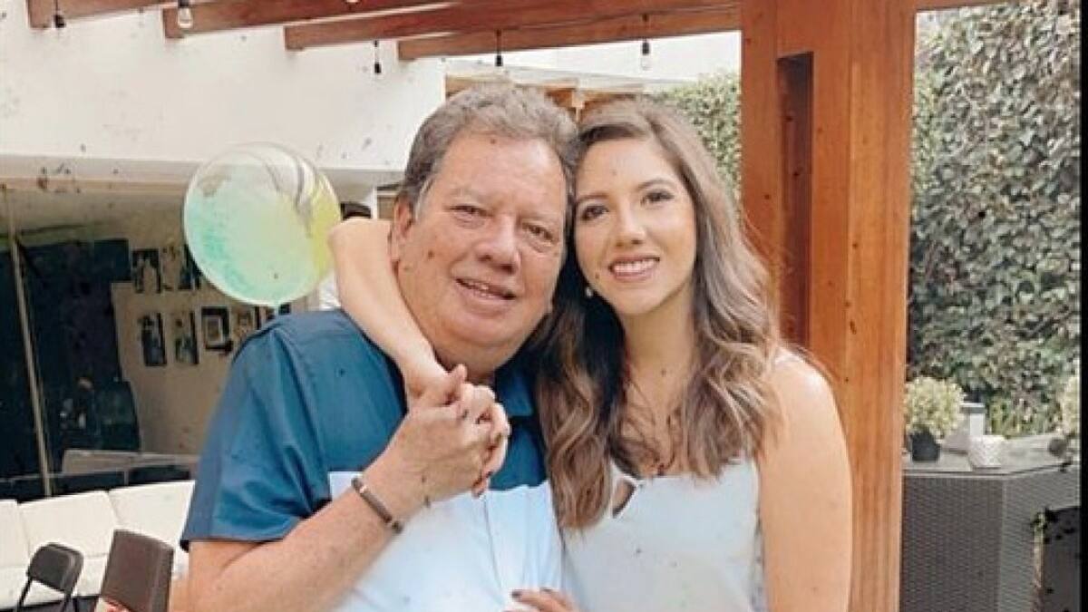 Hija de Jorge Múñiz presume anillo de compromiso