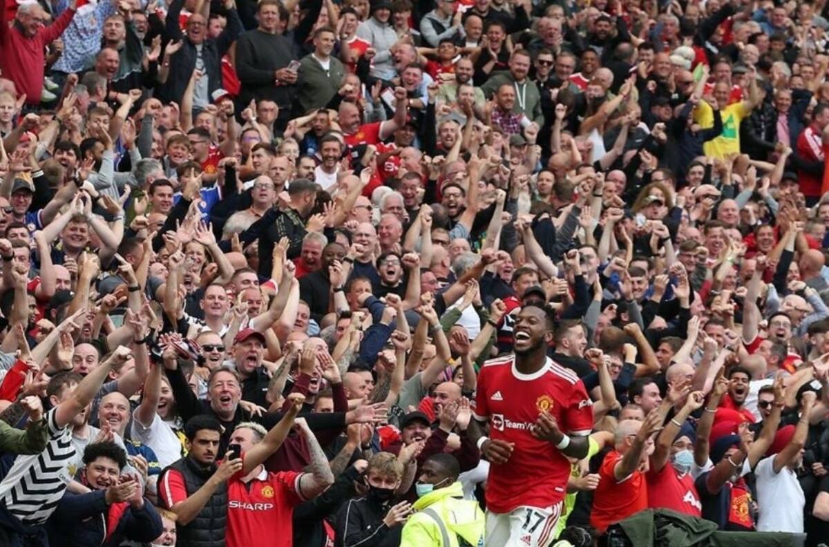 Video: Aficionados arman campal previo al Manchester vs Leeds United