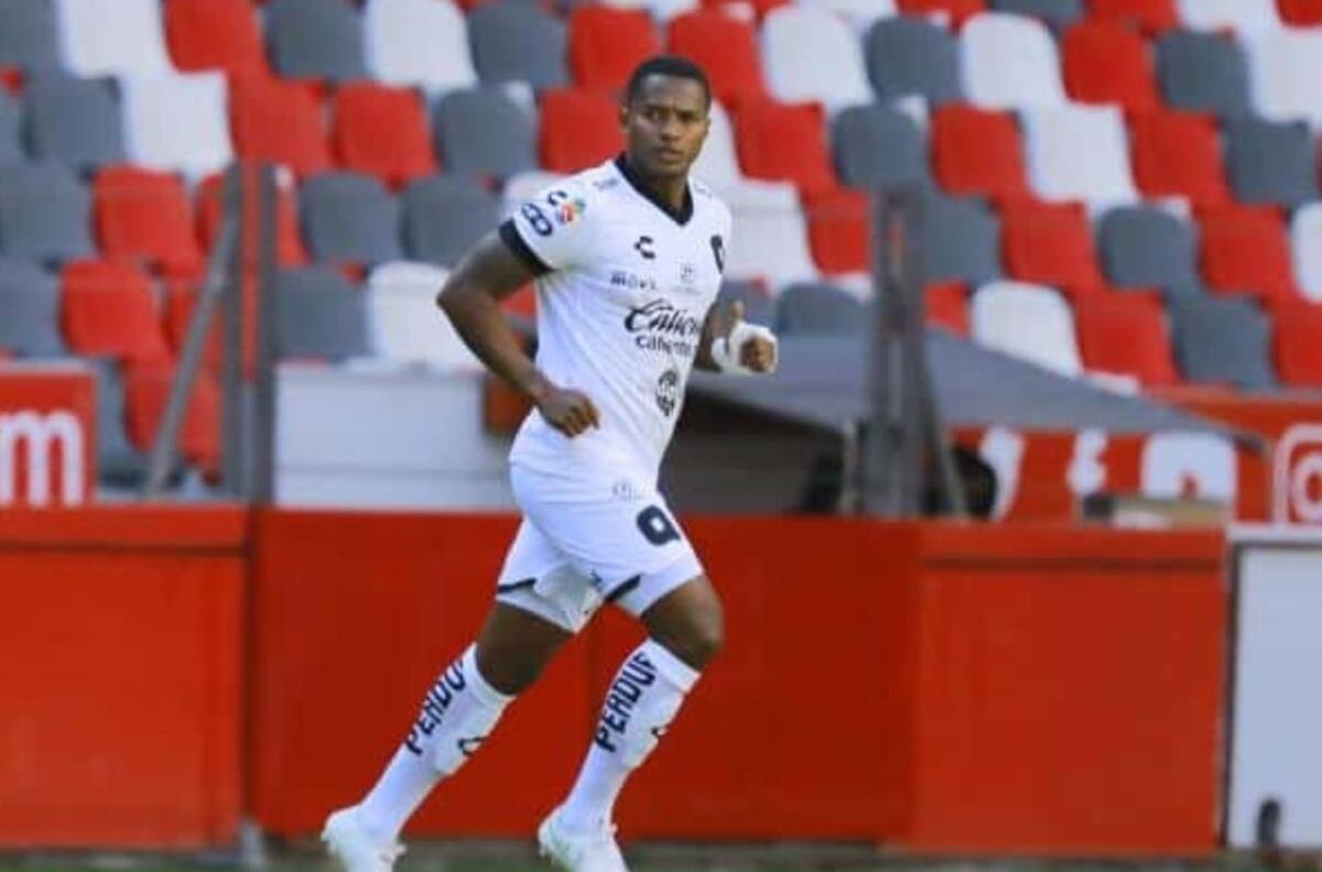 Antonio Valencia brilló en victoria de Querétaro ante Pachuca