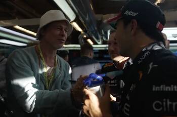 VIDEO | Sergio Pérez y Brad Pitt bromean sobre "su primera vez" en el GP de Austin