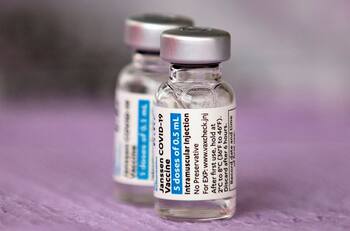 Estados Unidos ordenó tirar 60 millones de vacunas de J&J de la fábrica que tuvo problemas