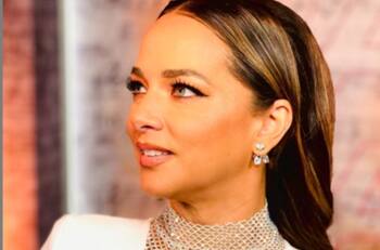 Adamari López: el ganador de "Así se baila", Gregorio Pernía, le planta un besote a la conductora